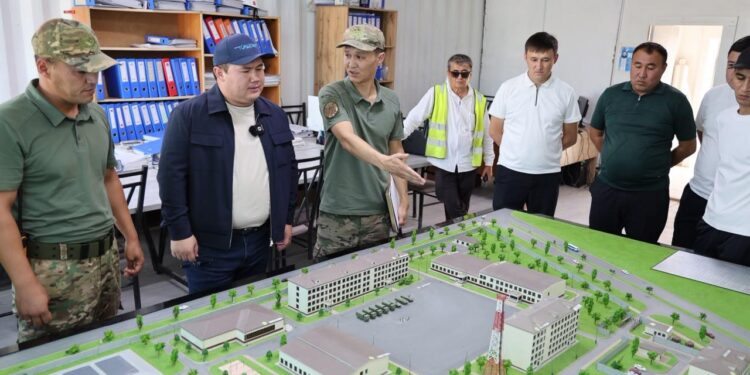 ТҮРКІСТАН ҚАЛАСЫНЫҢ ӘКІМІ ҰЛТТЫҚ ҰЛАННЫҢ ЖАҢА ӘСКЕРИ ҚАЛАШЫҒЫНЫҢ ҚҰРЫЛЫС БАРЫСЫМЕН ТАНЫСТЫ.
