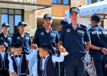 Алғашқы қоңырау: сарбаздар бастаған балалардың үлкен сапары