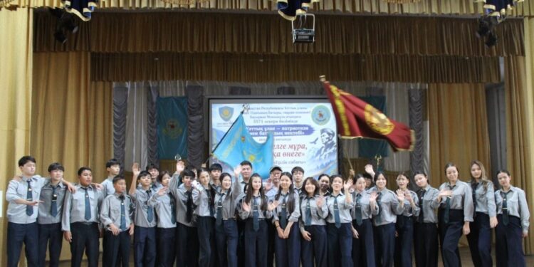 «Ерлік – елге мұра, ұрпаққа өнеге»: ұландықтар оқушыларға Ерлік сабағын өткізді.