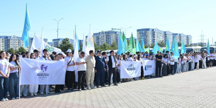Сенбілікте бас қосқан мың жас: Шымкентте ауқымды экологиялық акция өтті