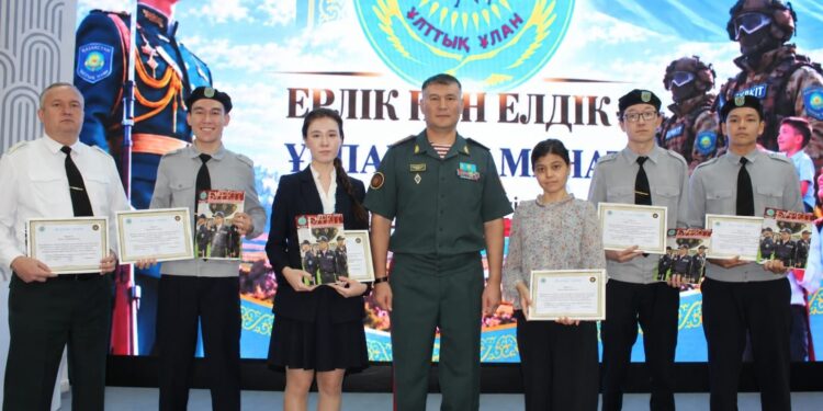 Ұлттық ұланның «Оңтүстік» өңірлік қолбасшылығының қолбасшысы оқушылармен кездесті.