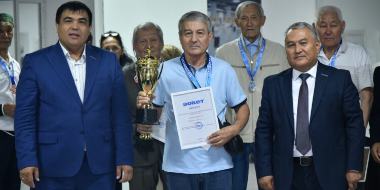 ҮШ ҰРПАҚ – ОРТАҚ МҰРАТ: ШЫМКЕНТТЕ ҚАРИЯЛАР ӨЗАРА КІМ МЫҚТЫНЫ АНЫҚТАДЫ