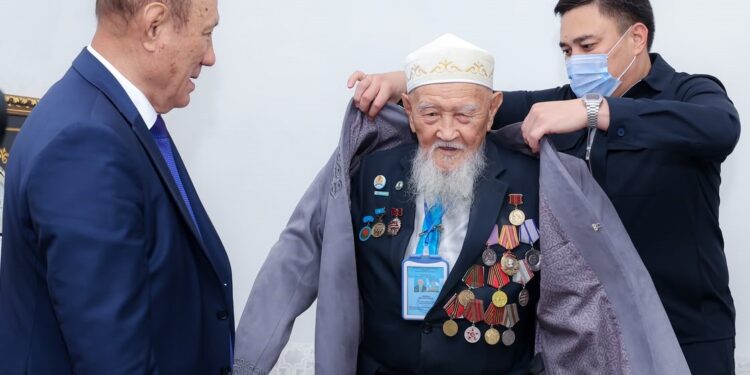 ШЫМКЕНТТЕ АҒА БУЫН ӨКІЛДЕРІНЕ ҚҰРМЕТ КӨРСЕТІЛДІ