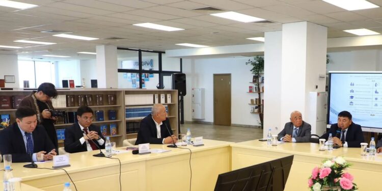ТҮРКІСТАНДА «КІТАП ОҚИТЫН ҰЛТ» ЖОБАСЫ АЯСЫНДА «КІТАППЕН КЕМЕЛДЕНГЕН ҰЛТ» АТТЫ ДӨҢГЕЛЕК ҮСТЕЛ ӨТТІ