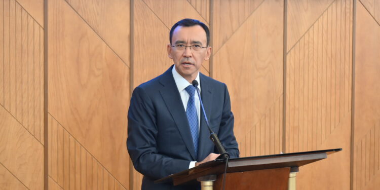МӘУЛЕН ӘШІМБАЕВ: МЕМЛЕКЕТ БАСШЫСЫНЫҢ РЕФОРМАЛАРЫНЫҢ НЕГІЗІНДЕ АДАМ ЖӘНЕ ОНЫҢ МҮДДЕЛЕРІ ТҰР