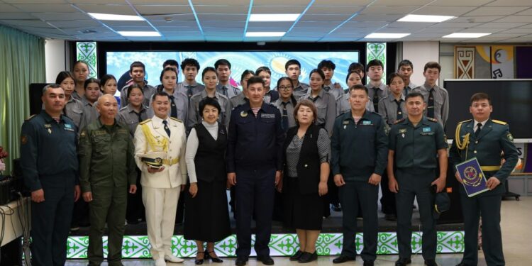 Ұлттық ұлан офицерлері алматылық оқушыларға ерлік сабағын өткізді.